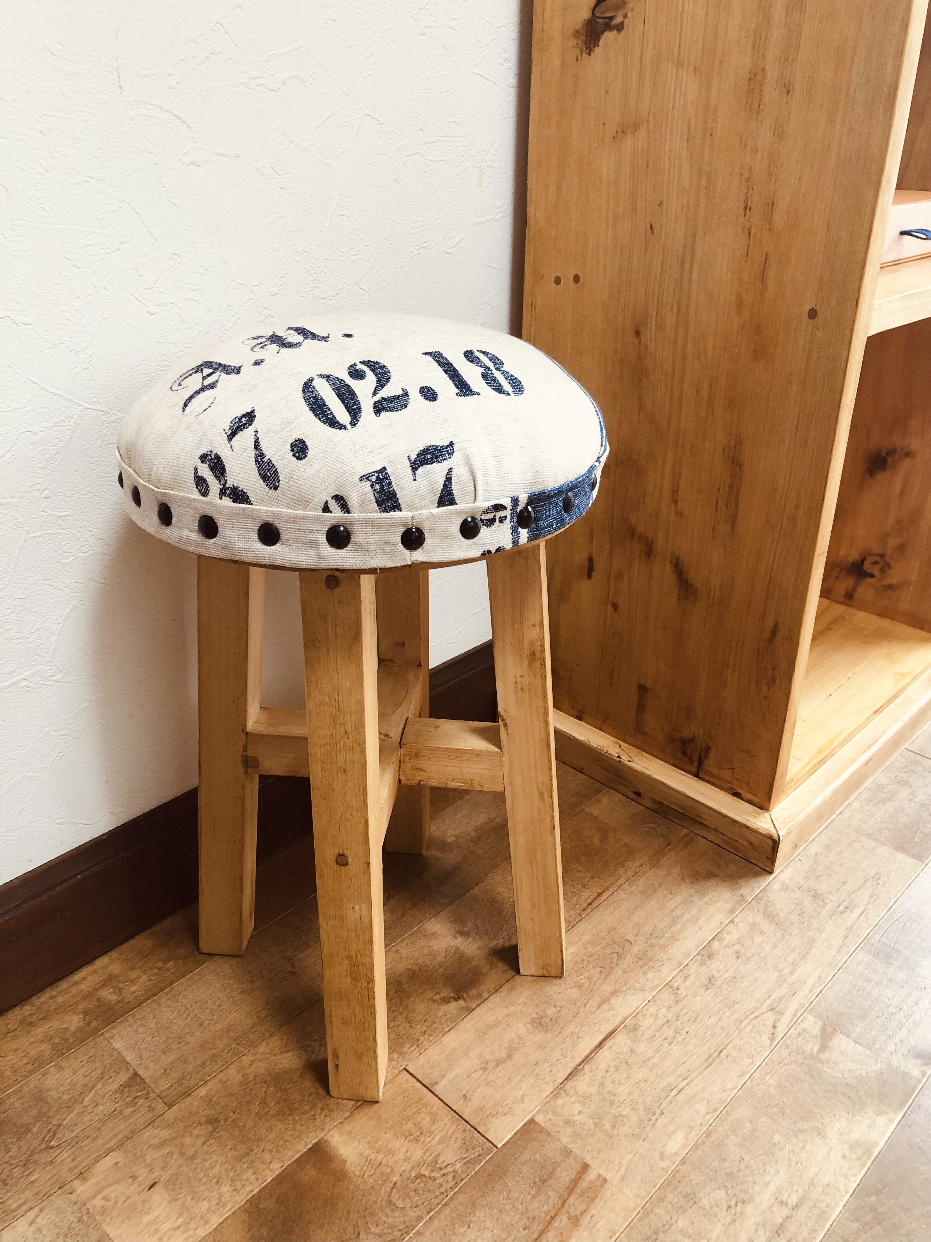 スツール栃の木レジンイスチェア