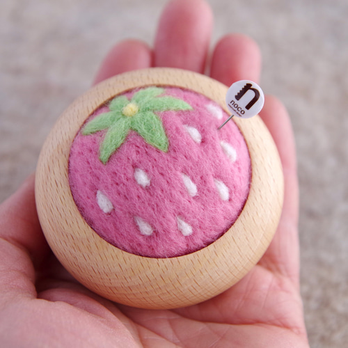 Byon PomPom クッション Byon | バイオン からのPom Pom クッション 45x45 cm