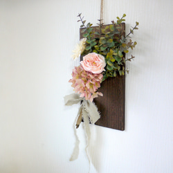 くすみカラーのブーケ　木製プレートの花束飾り　フェイクグリーン　ドライフラワー風 3枚目の画像