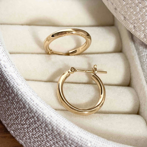 18金【2×15mm 甲丸フープピアス】イエローゴールド K18刻印入 新品！ 18金【2×15mm 甲丸フープピアス】イエローゴールド K18刻印入 新品