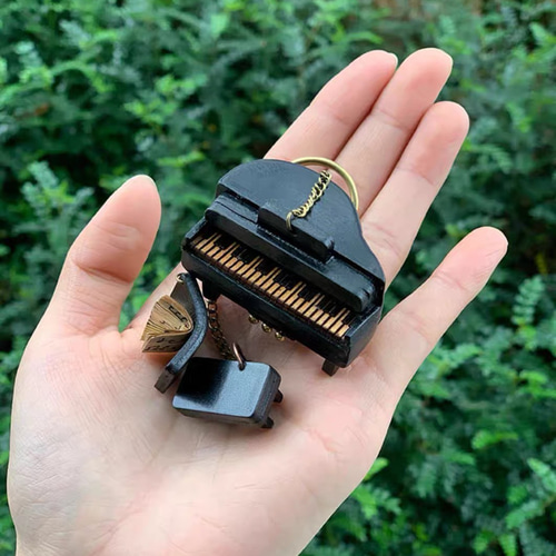 手作り本革ピアノキーホルダーペンダントギフト 携帯ストラップ