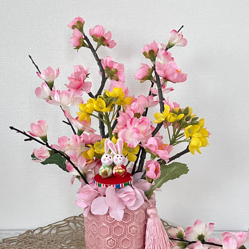兎雛のひなまつりアレンジ 桃・菜の花・うさぎのお雛様 creema限定