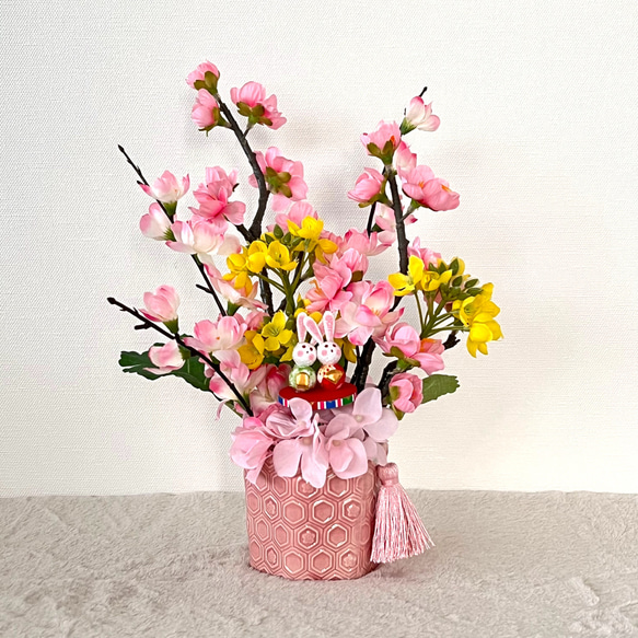 兎雛のひなまつりアレンジ 桃・菜の花・うさぎのお雛様 creema限定