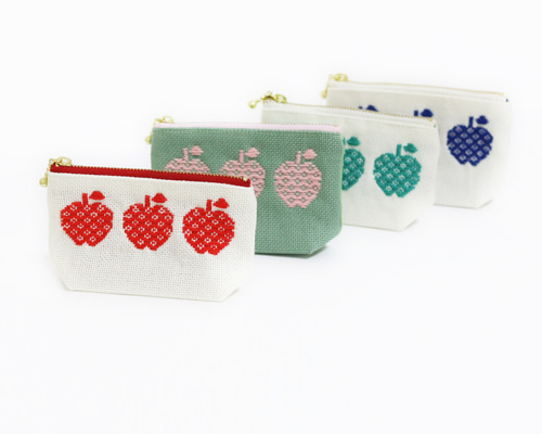 りんご畑の北欧風こぎん刺しマチ付きポーチ ポーチ ハッケル/kogin