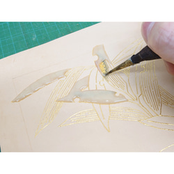 手描友禅の技術で染めた革の名刺入れ　笹　灰 12枚目の画像