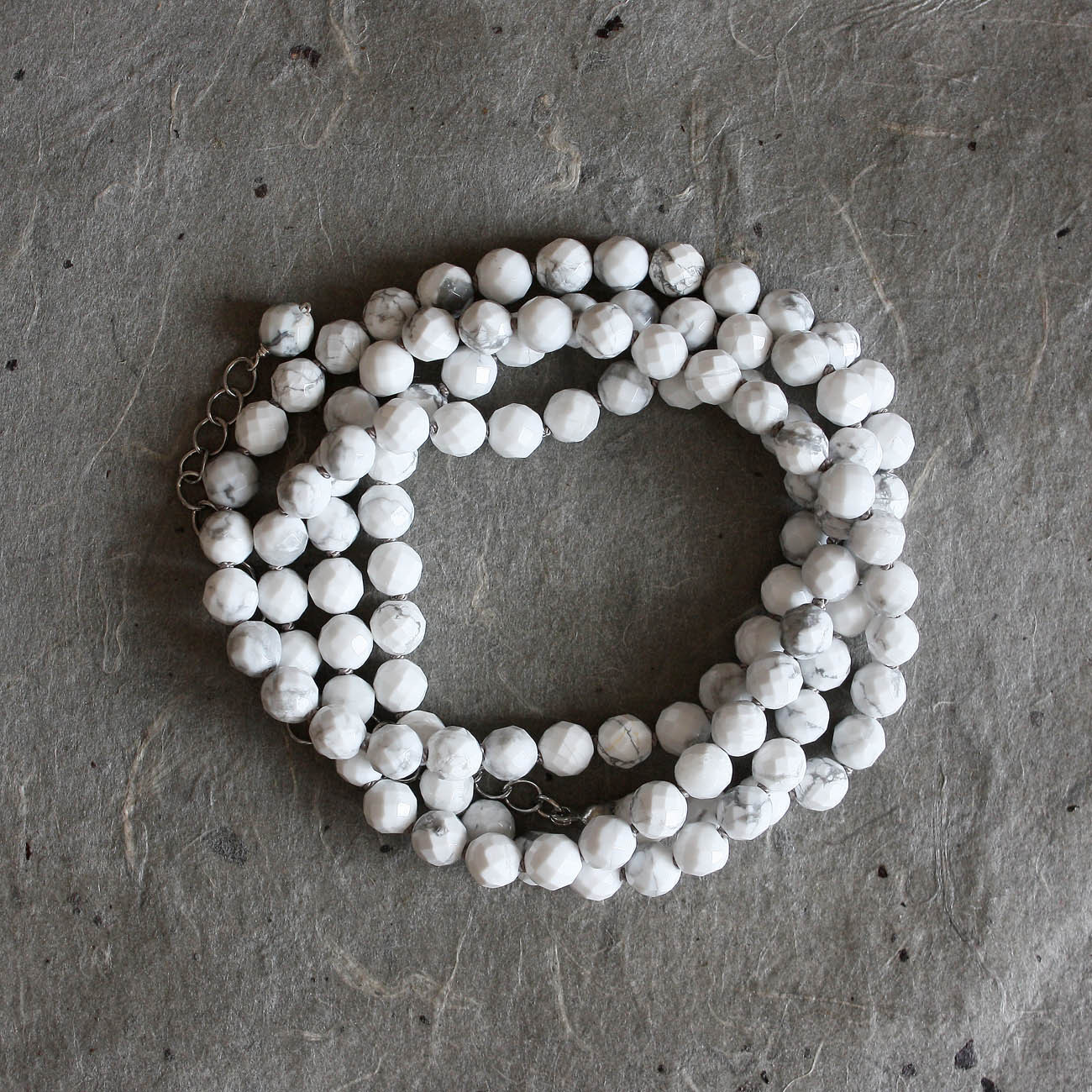 No. 131 101cm・マグネサイトのネックレス