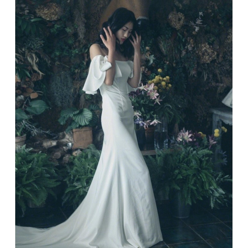 ウェディングドレス　サテン　フレア袖　オフショルダー　前撮りドレス　二次会　ウエディングフォト（WD242001）