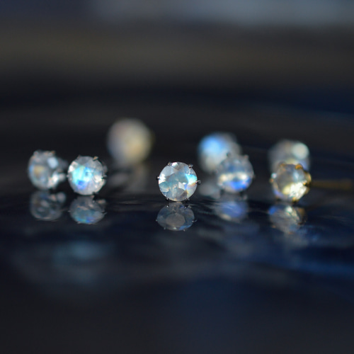 天然石レインボームーンストーンのシンプルな一粒スタッドピアス】白