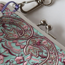 indian embroideryと牛革レザー　がま口スマホショルダー　 mint&pink 2枚目の画像