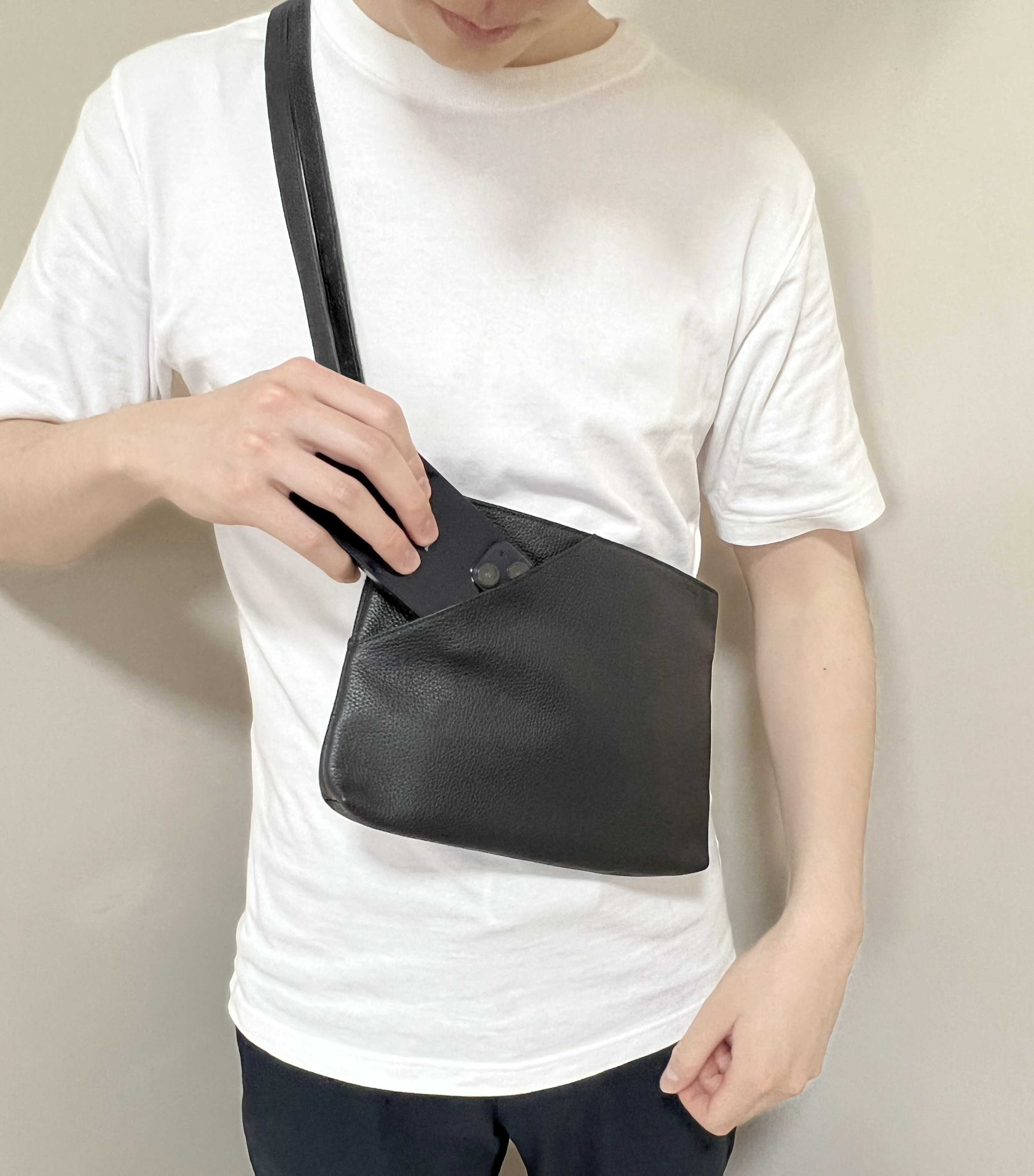 サコッシュ  ブラック　《レザー、ショルダー、スマホ、お手軽価格、高見え、シンプル、プレゼント、ユニセックス》 6,688円