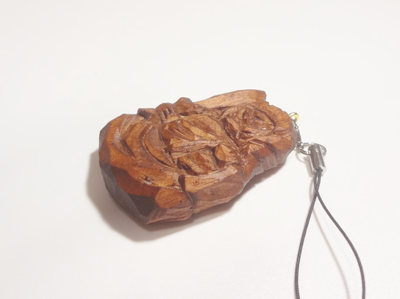 木彫刻 小さな仏像 『 不動明王 B 』 オリジナル　ハンドメイド ストラップ　キーホルダー　不動　仏像彫刻　アート 3枚目の画像