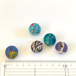 yumri ⌘ fabricbeads インドの大きな古布ビーズ［約Ø2cm ］ 4枚目の画像