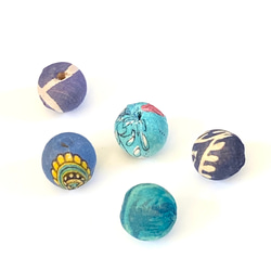 yumri ⌘ fabricbeads インドの大きな古布ビーズ［約Ø2cm ］ 5枚目の画像