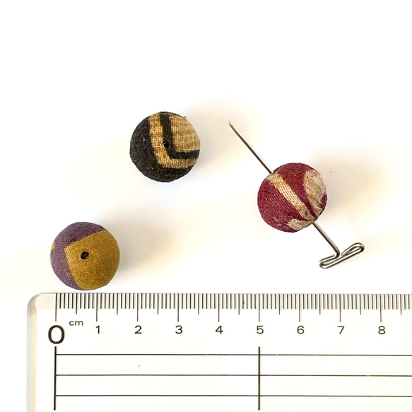 yumri ⌘ fabricbeads インドの大きめ古布ビーズ［約Ø1.5cm ］No.3 3枚目の画像