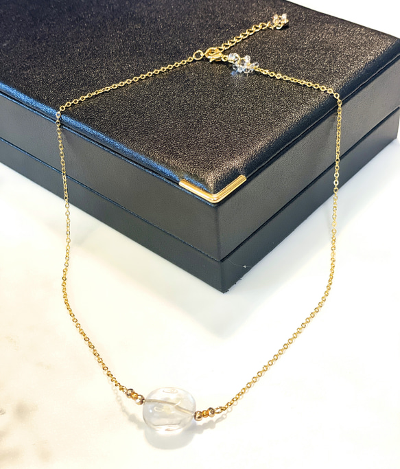 天然クリスタルのシンプルチョーカー・ネックレス　～ natural crystal necklace  ～ 2枚目の画像