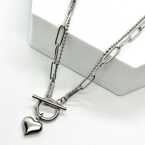 シルバーハートとマンテルのチェーンネックレス 流行り トレンド 大人