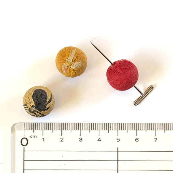 yumri ⌘ fabricbeads インドの大きめ古布ビーズ［約Ø1.5cm ］No.6 3枚目の画像