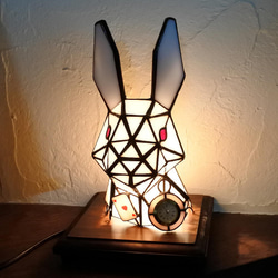 送料無料 白ウサギの時計 アリス ステンドグラス 照明 ライト うさぎ 3枚目の画像