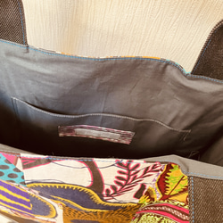アフリカンプリントのパッチワーク × インディゴデニム 容量たっぷりバッグ　人気のツバメ柄入り 6枚目の画像