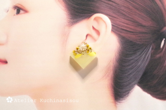 樹脂藝術不對稱方形耳環&lt;黃色&gt; 第9張的照片