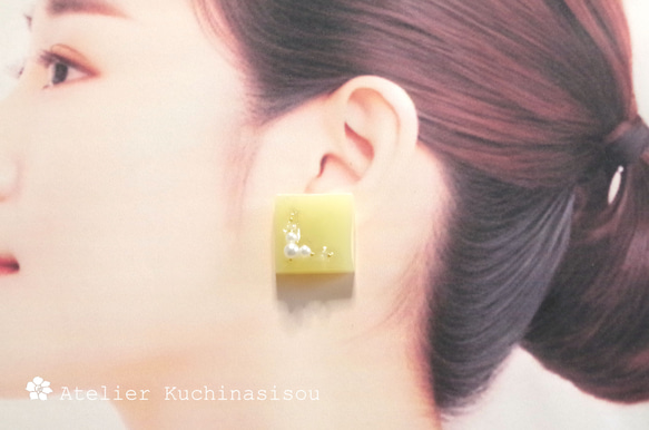 樹脂藝術不對稱方形耳環&lt;黃色&gt; 第6張的照片