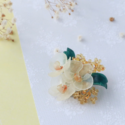胡蝶蘭とミモザ 生革花フォーマルブローチ･コサージュ/2024 6枚目の画像