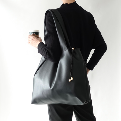 ブラックエコレザー トートバッグ L トートバッグ atelier KIURU 通販