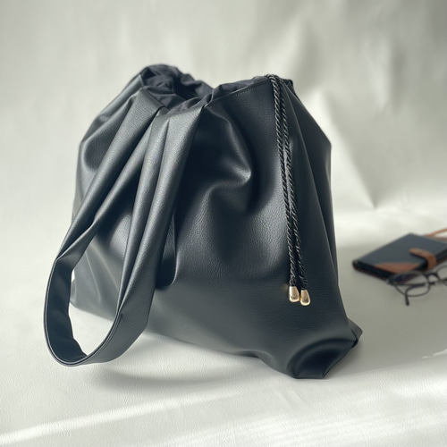 ブラックエコレザー トートバッグ L トートバッグ atelier KIURU