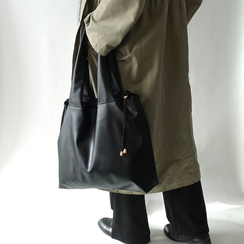 ブラックエコレザー トートバッグ L トートバッグ atelier KIURU