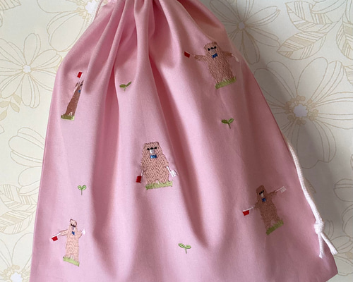 クマ刺繍付きグレー巾着バッグ　まゆこシェニール　本日のみ値下げ abb7238d989fe9c3912972b0ae1676