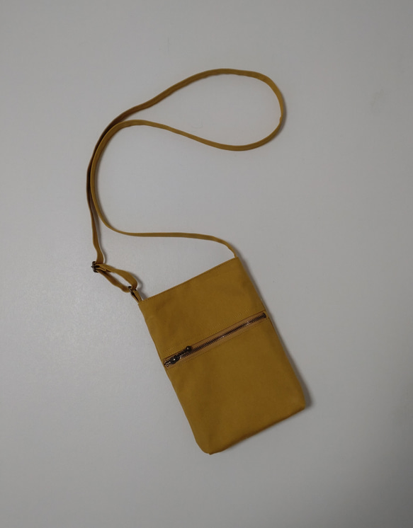 帆布のスマホショルダー　サコッシュ　/ マスタード 1枚目の画像