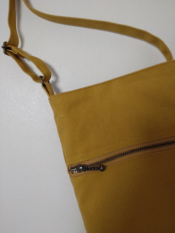 帆布のスマホショルダー　サコッシュ　/ マスタード 2枚目の画像