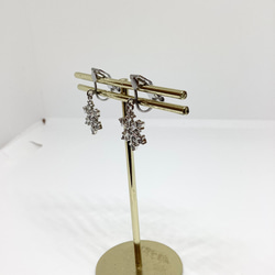 雪の結晶クリップ式イヤリング　サージカルステンレス　金属アレルギー対応　ジルコニアストーン 6枚目の画像