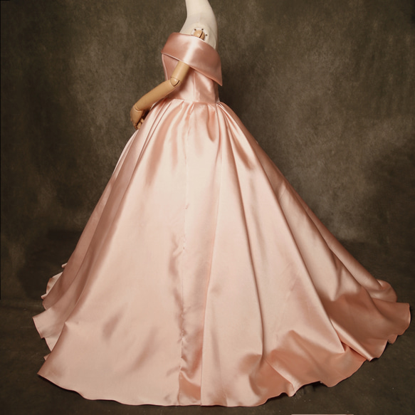 送料無料！カラードレス  オレンジ ピンク オフショルダー ファスナー 光沢サテン 滑らか ブライダル  憧れのドレス 2枚目の画像