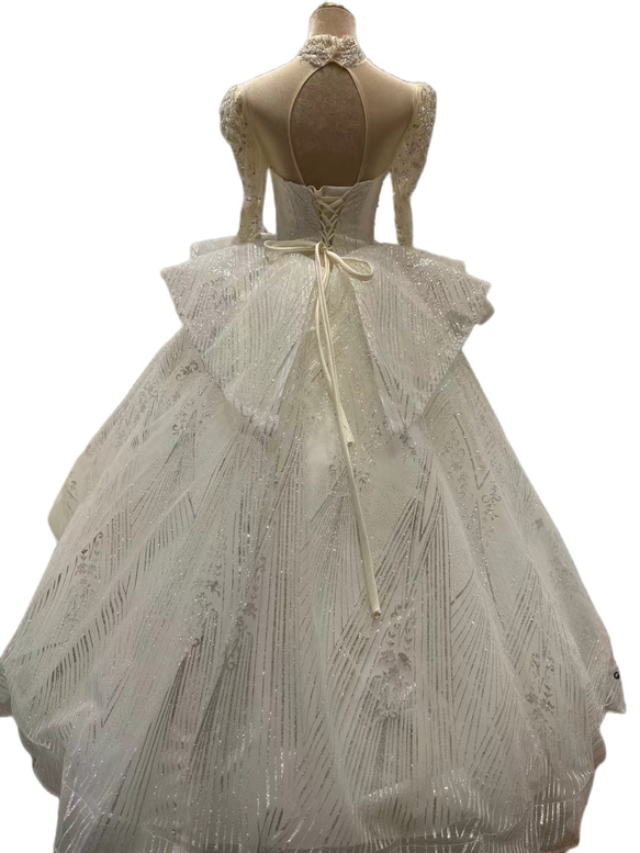 韓国風ビジューウエディングドレス　キラキラ　グリッターチュール　ロング丈　長袖　オフホワイト 3枚目の画像