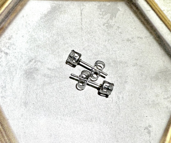 サージカルステンレス　宝石質　レインボームーンストーン　ピアス4mm シルバー 4枚目の画像