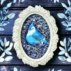 原画【一点物】「女王の使い」アンティーク風なペン画のインテリアアート　青い小鳥の絵画　ガラスペン　カボション　動物 1枚目の画像