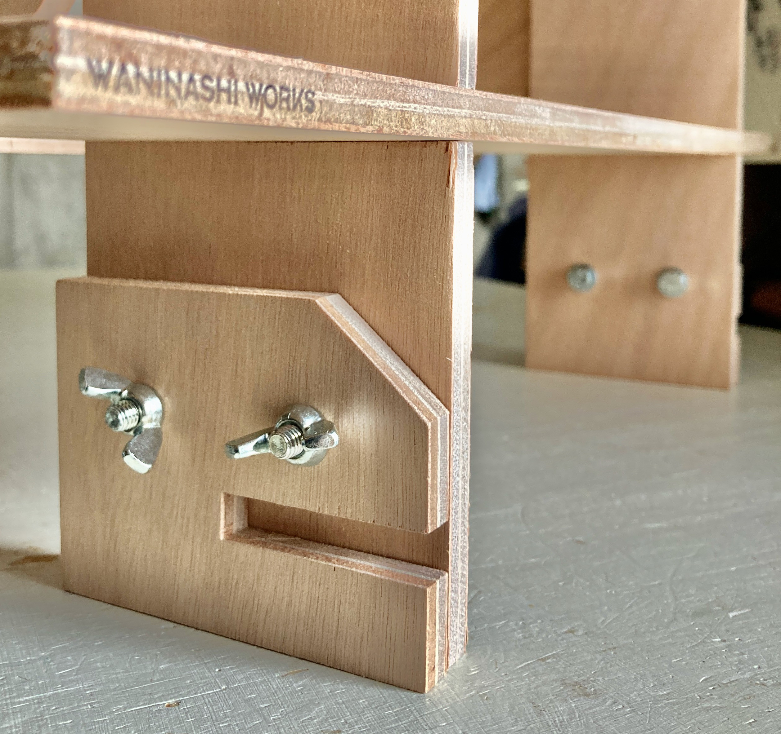 什器 ひな壇スリムアクセ5段/背面1段/50幅/普通合板〈上質材〉 3Way イベント什器 ディスプレイ 什器 什器 ひな壇スリムアクセ5段/背面1段/50幅/普通合板〈上質材〉 3Way イベント什器 ディスプレイ 什器