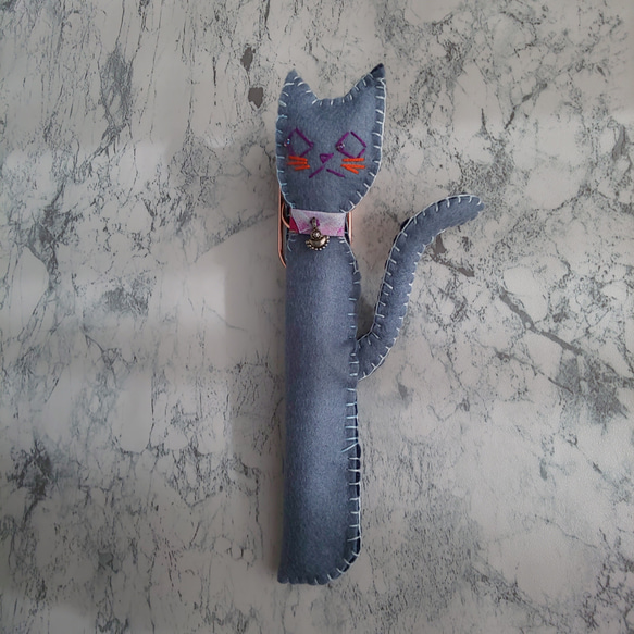 【受注制作】フェルトのお人形ペンホルダー《猫》 1枚目の画像