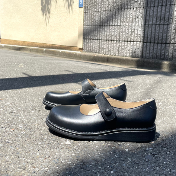 《B》オーダーメイドの革靴 毎日履きたい心地良さ 自分好みに選べる楽しさ　ドットボタンストラップパンプスB-21 2枚目の画像