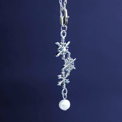 【3色】雪染めの空　本物の雪の結晶ネックレス・キーホルダー　淡水パール　BLUE　クリスタルガラス 6枚目の画像