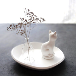白猫のアロマストーン ■ 骨董ガラス専門店の看板猫  ■ お好きな花器を選んで注文できる 10枚目の画像