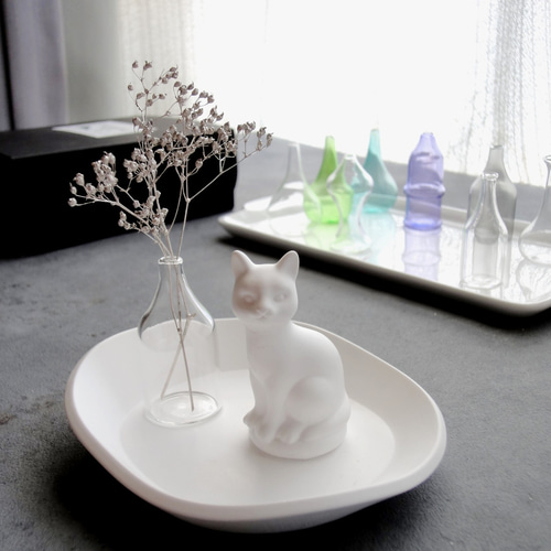 白猫のアロマストーン □ 骨董ガラス専門店の看板猫 □ お好きな花器を