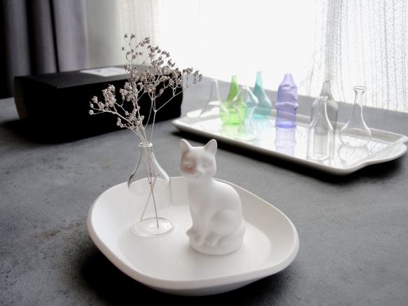 白猫のアロマストーン ■ 骨董ガラス専門店の看板猫  ■ お好きな花器を選んで注文できる 1枚目の画像