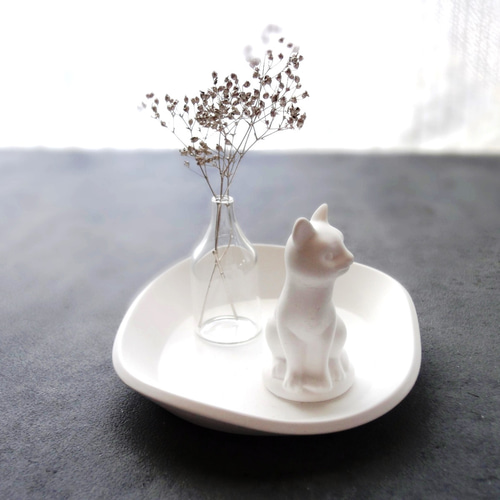 白猫のアロマストーン □ 骨董ガラス専門店の看板猫 □ お好きな花器を