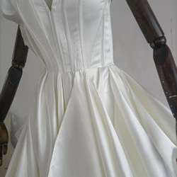 送料無料！ 憧れのドレス Vネック  ウエディングドレス 華やかなトレーン 結婚式 花嫁 6枚目の画像