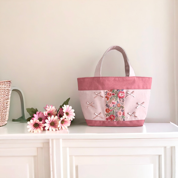 ミニリボン 桜カラー インド刺繍×帆布☆トートバッグ 1枚目の画像