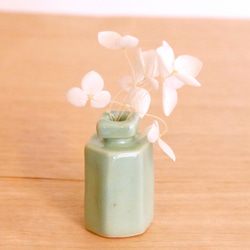 【小さな 花瓶 澄空色 単品】 陶器 小さい ミニチュア 高さ5㎝ 一輪挿し 花飾り 贈り物 ドライフラワー 7枚目の画像