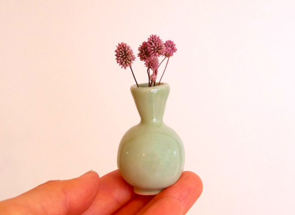 【小さな 花瓶 澄空色 単品】 陶器 小さい ミニチュア 高さ5㎝ 一輪挿し 花飾り 贈り物 ドライフラワー 6枚目の画像