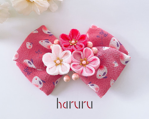 つまみ細工リボン髪飾り　ピンク　赤　白　七五三　成人式　浴衣　結婚式 つまみ細工の髪飾り【大きなお花とリボン 赤ピンク系 さがり付き】成人